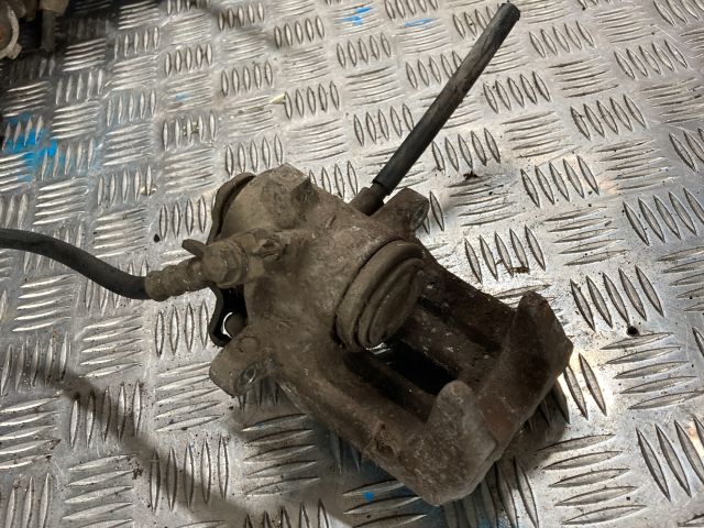 bontott AUDI A4 B6 Jobb hátsó Féknyereg Munkahengerrel