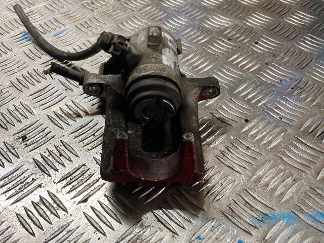 bontott AUDI A4 B6 Jobb hátsó Féknyereg Munkahengerrel