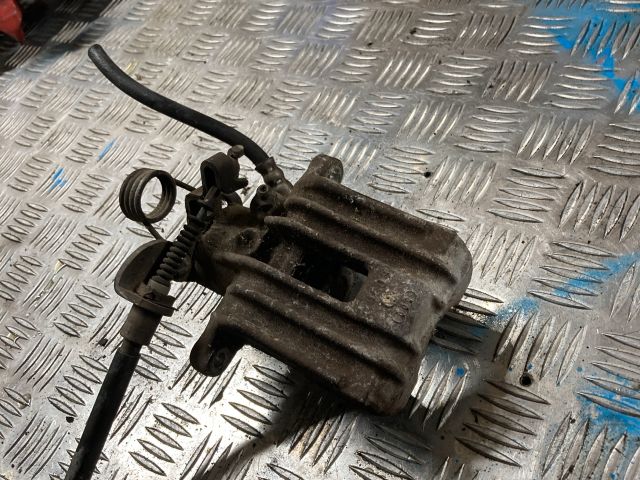 bontott AUDI A4 B6 Jobb hátsó Féknyereg Munkahengerrel