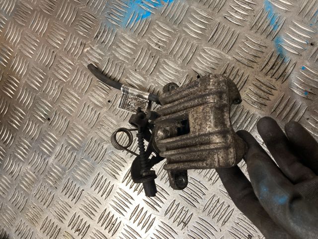 bontott AUDI A4 B6 Jobb hátsó Féknyereg Munkahengerrel