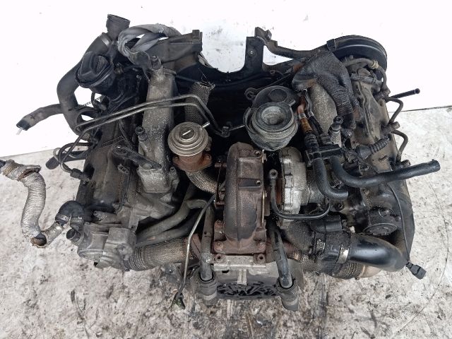 bontott AUDI A4 B6 Motor (Fűzött blokk hengerfejjel)