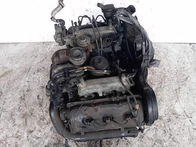 bontott AUDI A4 B6 Motor (Fűzött blokk hengerfejjel)