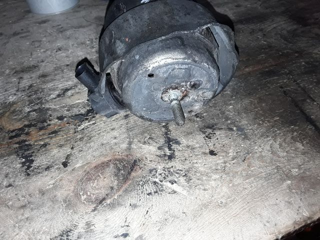 bontott AUDI A4 B6 Motor Tartó Bak Bal