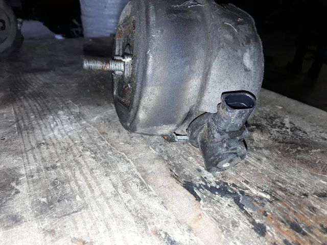 bontott AUDI A4 B6 Motor Tartó Bak Bal