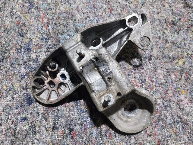 bontott AUDI A4 B6 Motor Tartó Bak Bal