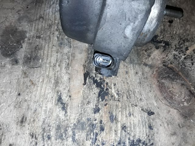 bontott AUDI A4 B6 Motor Tartó Bak Bal