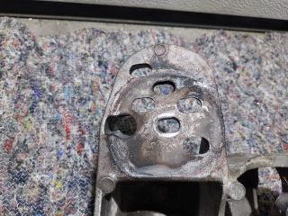 bontott AUDI A4 B6 Motor Tartó Bak Bal