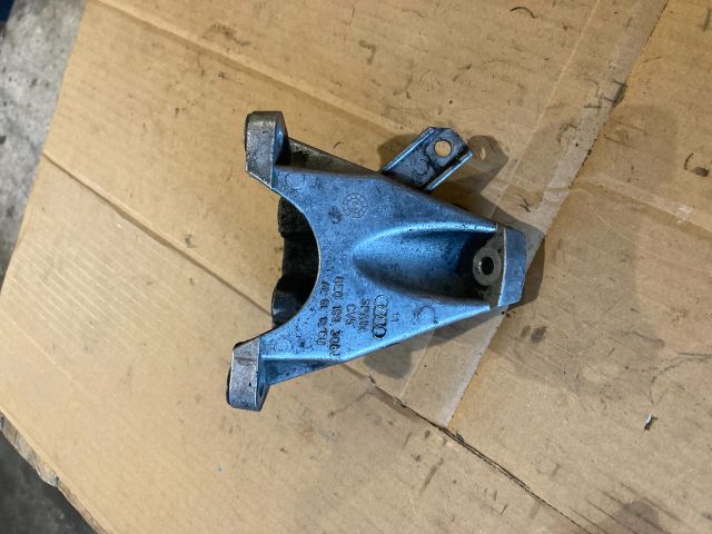 bontott AUDI A4 B6 Motor Tartó Bak (Fém)