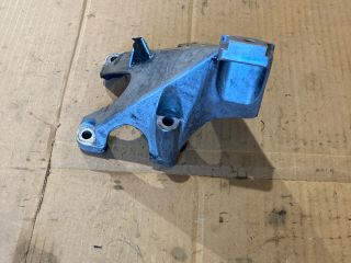 bontott AUDI A4 B6 Motor Tartó Bak (Fém)