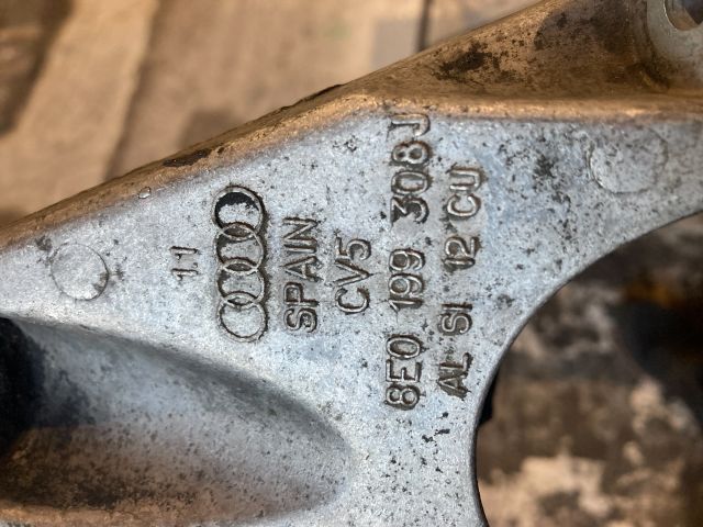 bontott AUDI A4 B6 Motor Tartó Bak (Fém)