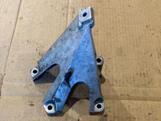 bontott AUDI A4 B6 Motor Tartó Bak (Fém)