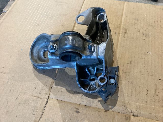 bontott AUDI A4 B6 Motor Tartó Bak (Fém)