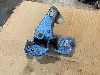 bontott AUDI A4 B6 Motor Tartó Bak (Fém)