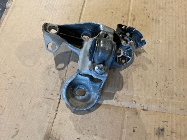 bontott AUDI A4 B6 Motor Tartó Bak (Fém)