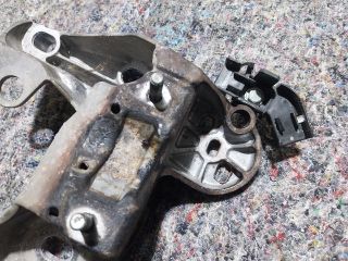 bontott AUDI A4 B6 Motor Tartó Bak Jobb