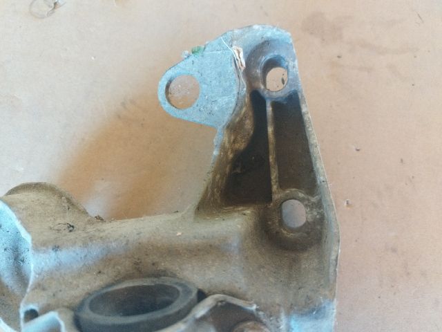 bontott AUDI A4 B6 Motor Tartó Bak Jobb