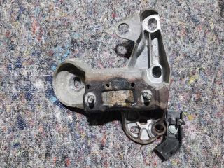 bontott AUDI A4 B6 Motor Tartó Bak Jobb
