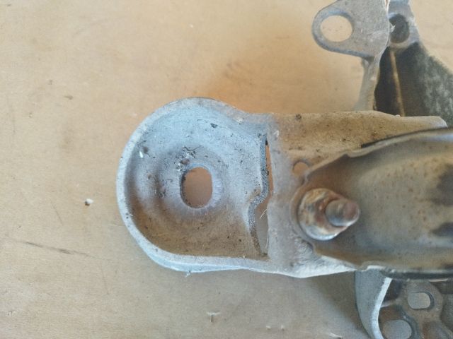 bontott AUDI A4 B6 Motor Tartó Bak Jobb