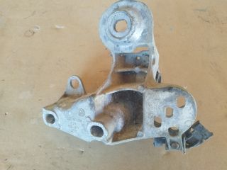 bontott AUDI A4 B6 Motor Tartó Bak Jobb
