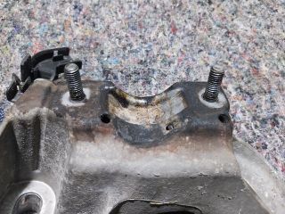 bontott AUDI A4 B6 Motor Tartó Bak Jobb