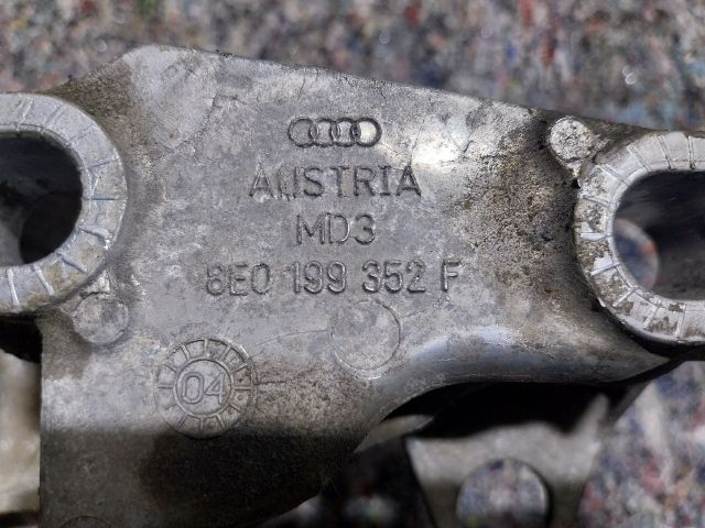 bontott AUDI A4 B6 Motor Tartó Bak Jobb