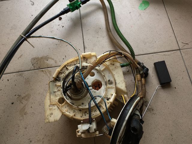 bontott AUDI A4 B6 Üzemanyag Szivattyú