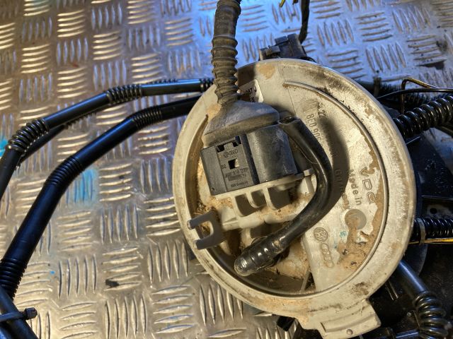 bontott AUDI A4 B6 Üzemanyag Szivattyú