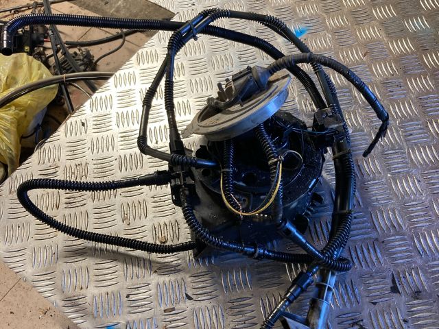 bontott AUDI A4 B6 Üzemanyag Szivattyú