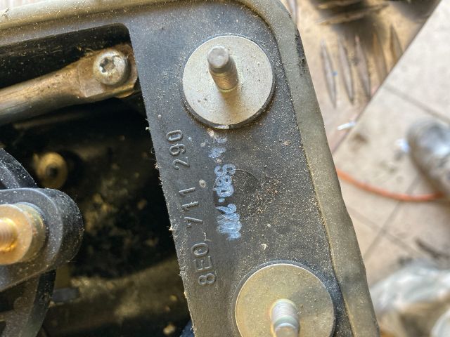 bontott AUDI A4 B6 Váltó Kulissza