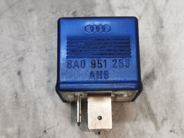 bontott AUDI A4 B6 Üzemanyag Szivattyú Relé