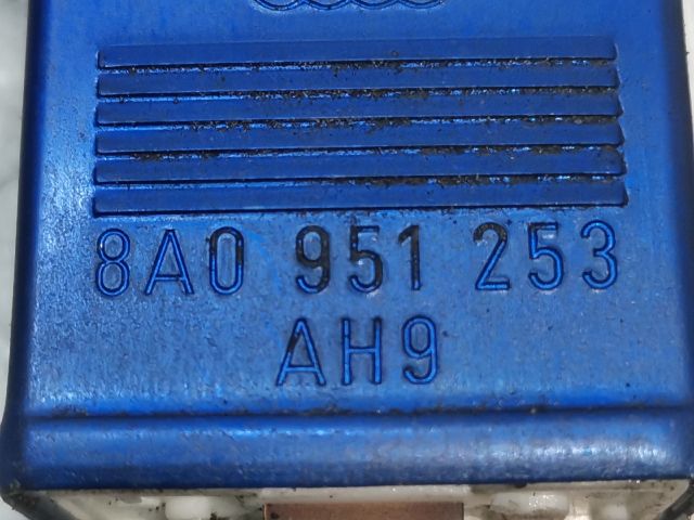 bontott AUDI A4 B6 Üzemanyag Szivattyú Relé