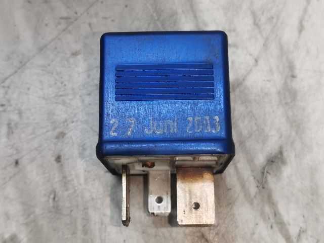 bontott AUDI A4 B6 Üzemanyag Szivattyú Relé