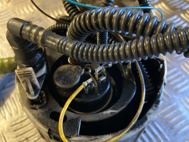 bontott AUDI A4 B6 Üzemanyag Szivattyú