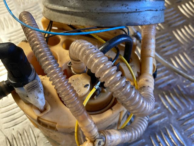 bontott AUDI A4 B6 Üzemanyag Szivattyú