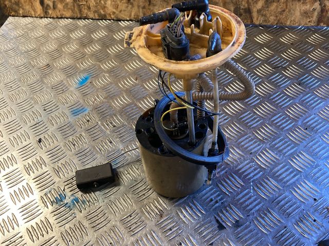 bontott AUDI A4 B6 Üzemanyag Szivattyú