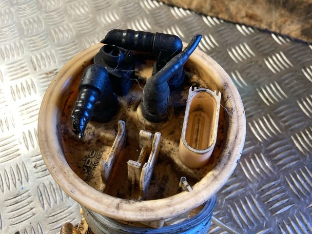 bontott AUDI A4 B6 Üzemanyag Szivattyú