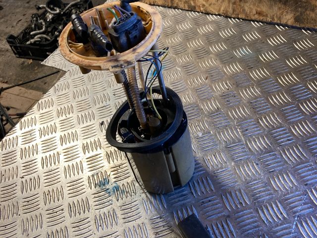 bontott AUDI A4 B6 Üzemanyag Szivattyú