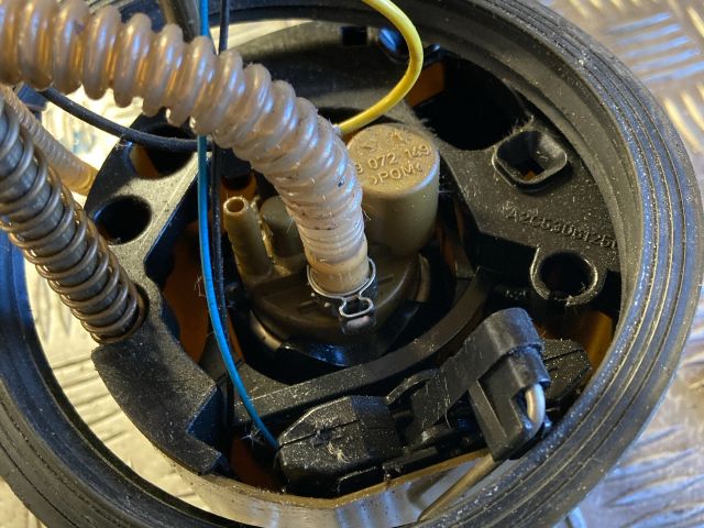 bontott AUDI A4 B6 Üzemanyag Szivattyú