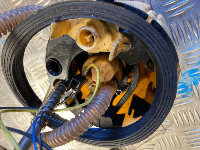 bontott AUDI A4 B6 Üzemanyag Szivattyú