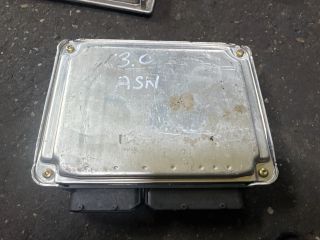 bontott AUDI A4 B6 Motorvezérlő