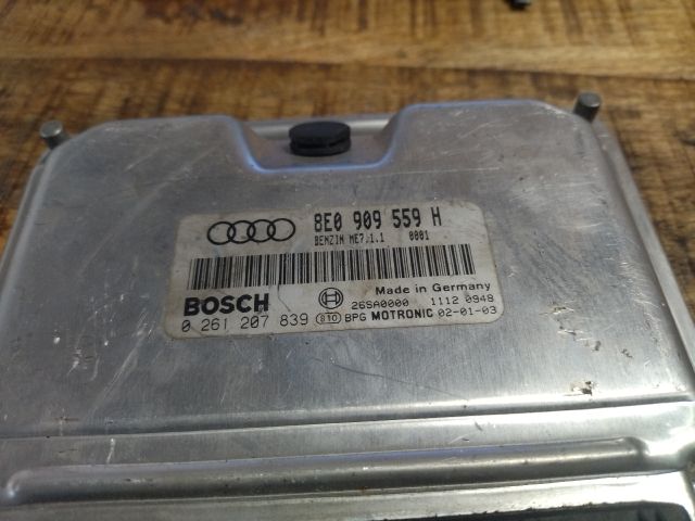 bontott AUDI A4 B6 Motorvezérlő