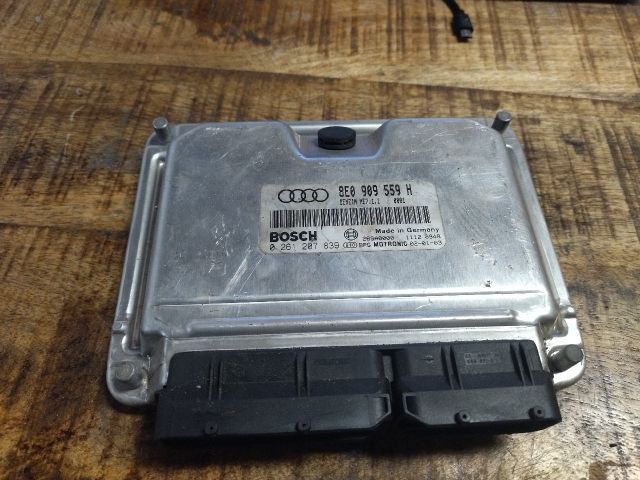 bontott AUDI A4 B6 Motorvezérlő