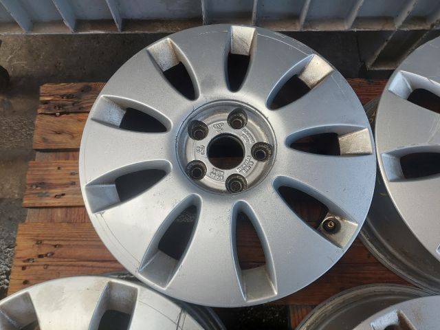 bontott AUDI A4 B6 Alufelni Szett