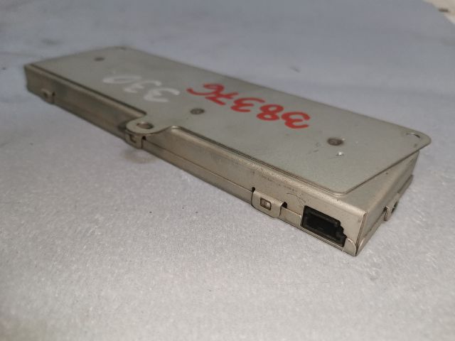 bontott AUDI A4 B6 Antenna Erősítő