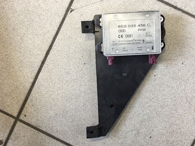 bontott AUDI A4 B6 Antenna Erősítő