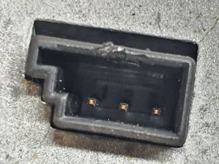 bontott AUDI A4 B6 Antenna Erősítő