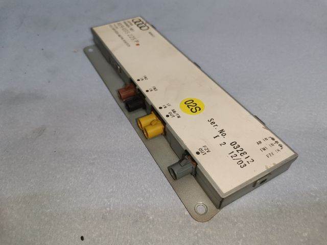 bontott AUDI A4 B6 Antenna Erősítő