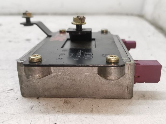 bontott AUDI A4 B6 Antenna Erősítő