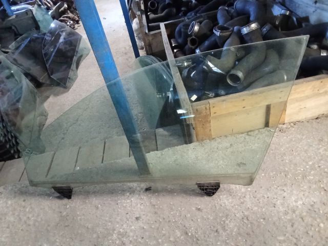 bontott AUDI A4 B6 Bal első Ablak