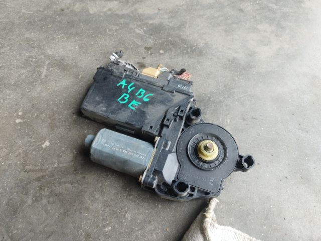 bontott AUDI A4 B6 Bal első Ablakemelő Motor
